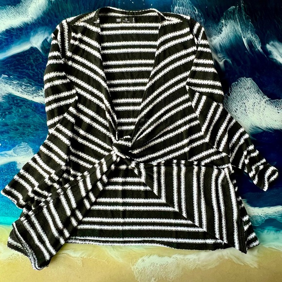 Volcom Wrap Sweater SZ S (Fits 4-10) Black and White Striped.NWOT - Picture 9 of 9